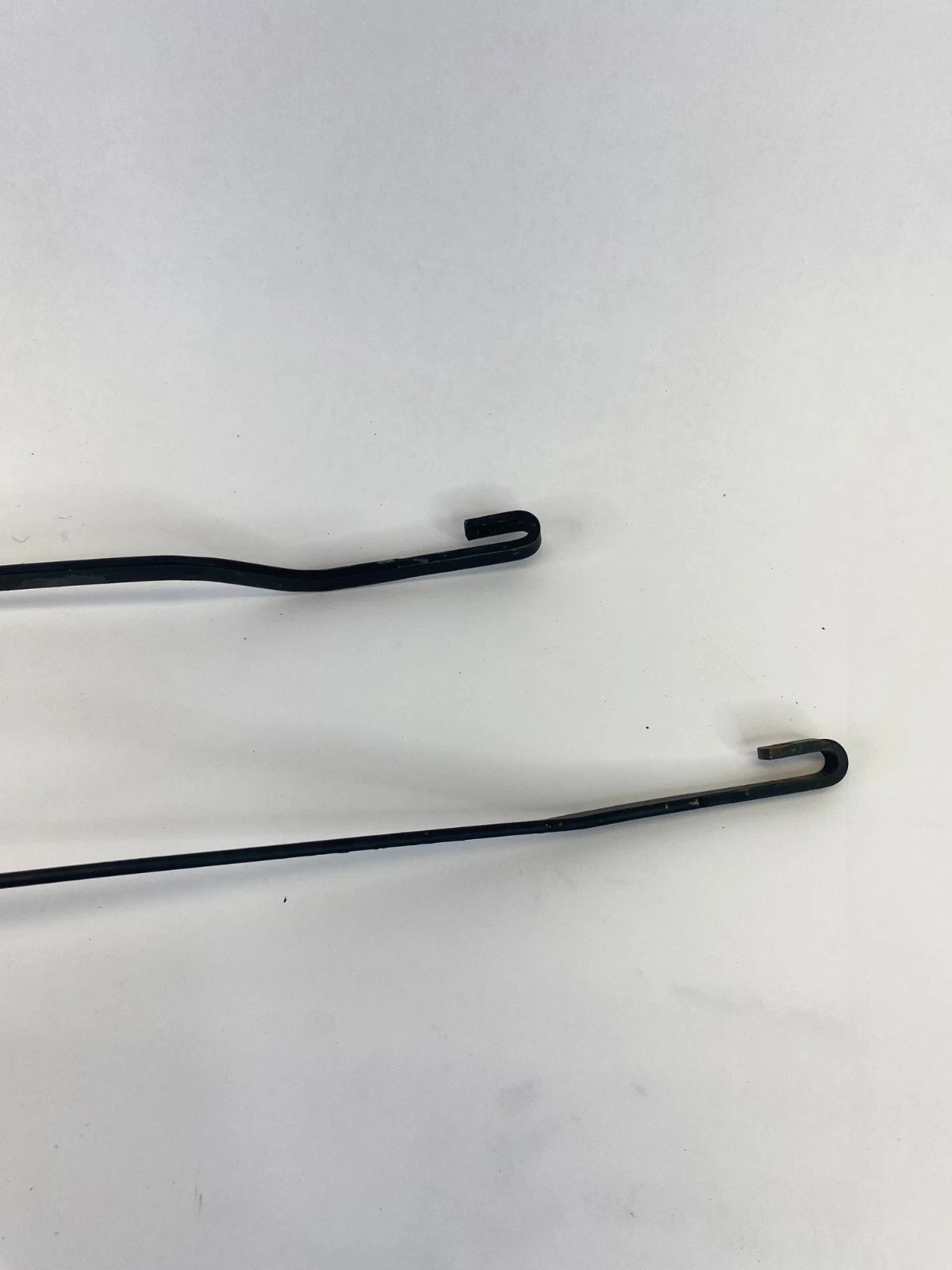 2010-2013 KIA FORTE FRONT LEFT AND RIGHT WINDSHIELD WIPER ARM SET 97791-KWB OEM