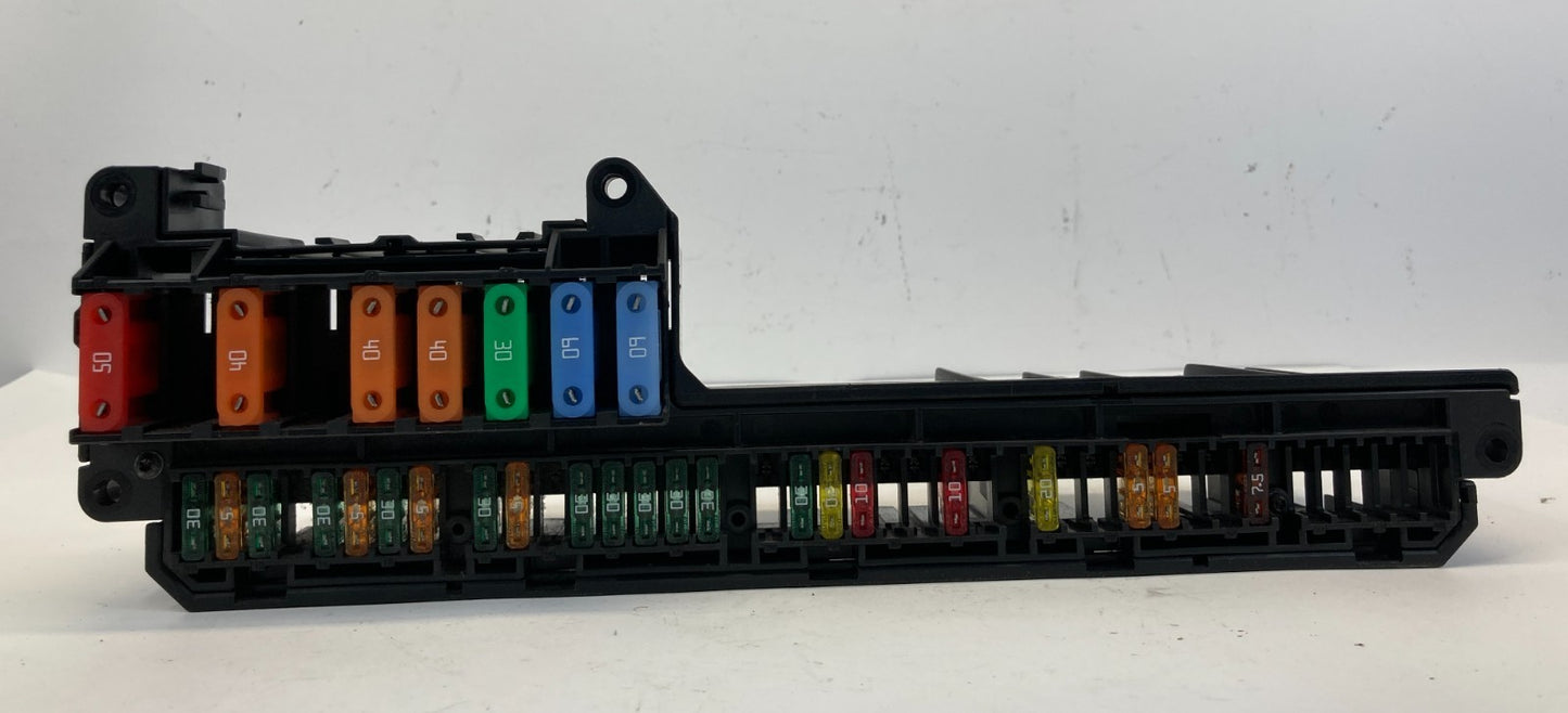 2006 2007 BMW 525i 3.0L AT Front Power Distribution Fuse Relay Box 257-13290 OEM