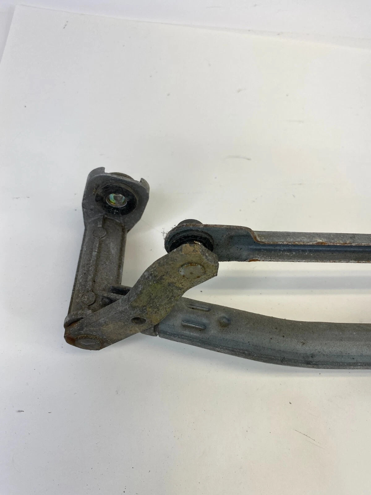 1998-2010 VOLSKWAGEN BEETLE FRONT WINDSHIELD WIPER MOTOR W/ LINKAGE OEM