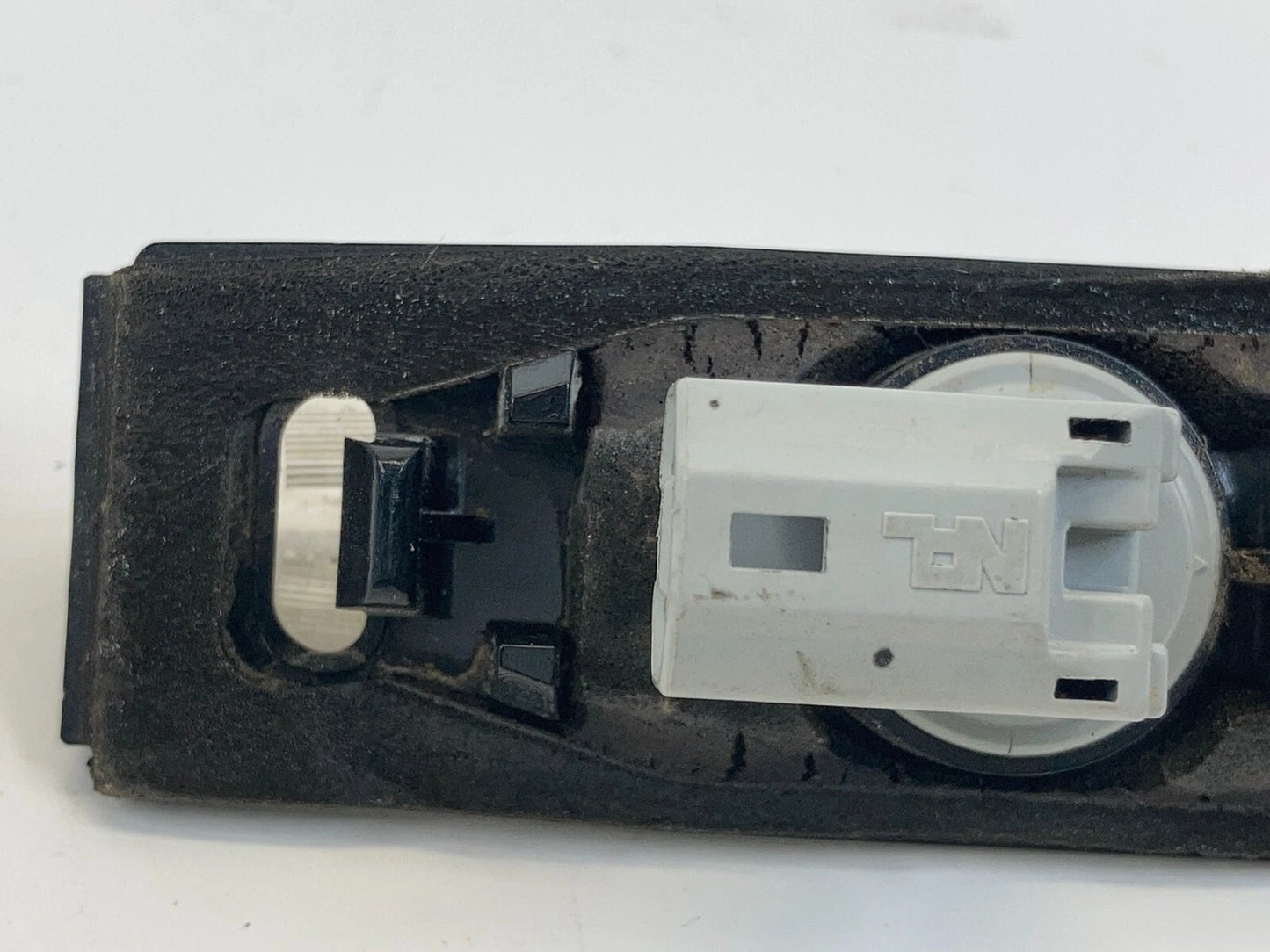 2002-2011 TOYOTA CAMRY TRUNK LID LEFT OR RIGHT LICENSE PLATE LIGHT LAMP OEM