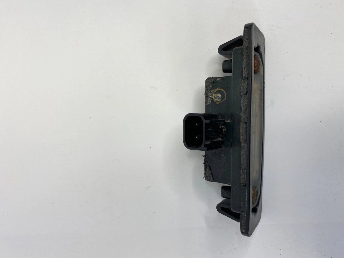 2006-2012 FORD FUSION REAR TRUNK LICENSE PLATE LIGHT LAMP ASSEMBLY 6E53-13543-AA