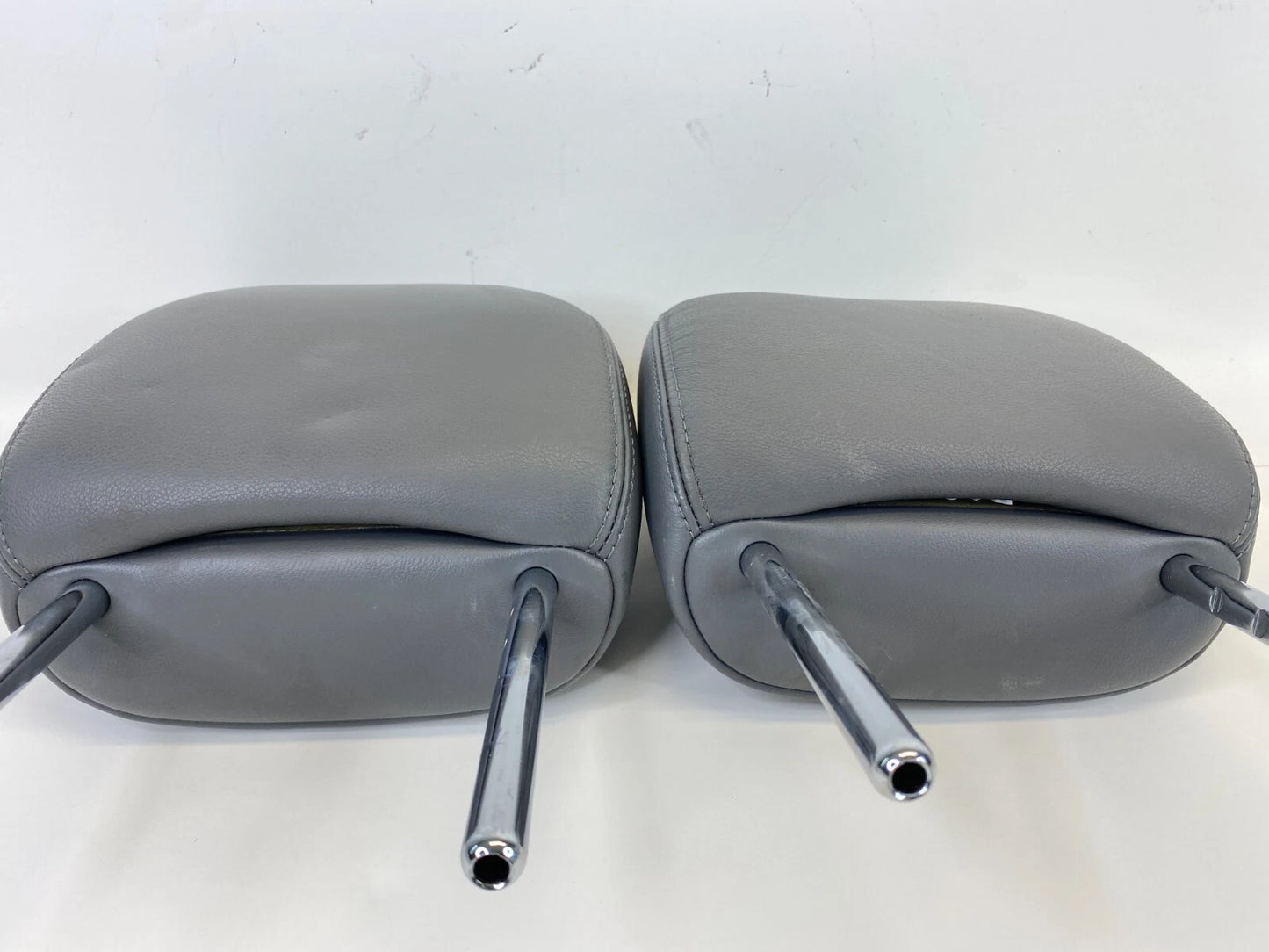 2010 2011 TOYOTA PRIUS FRONT LEFT RIGHT SEAT HEADREST HEAD REST SET PAIR OEM