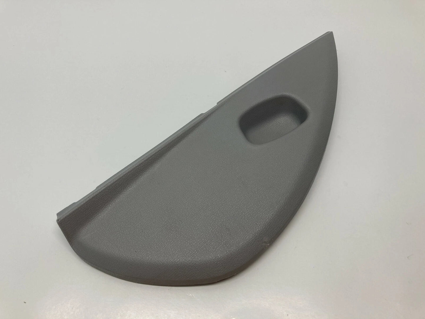 06-08 HYUNDAI SONATA RIGHT PASSENGER SIDE DASH END CAP TRIM COVER 847673K100 OEM
