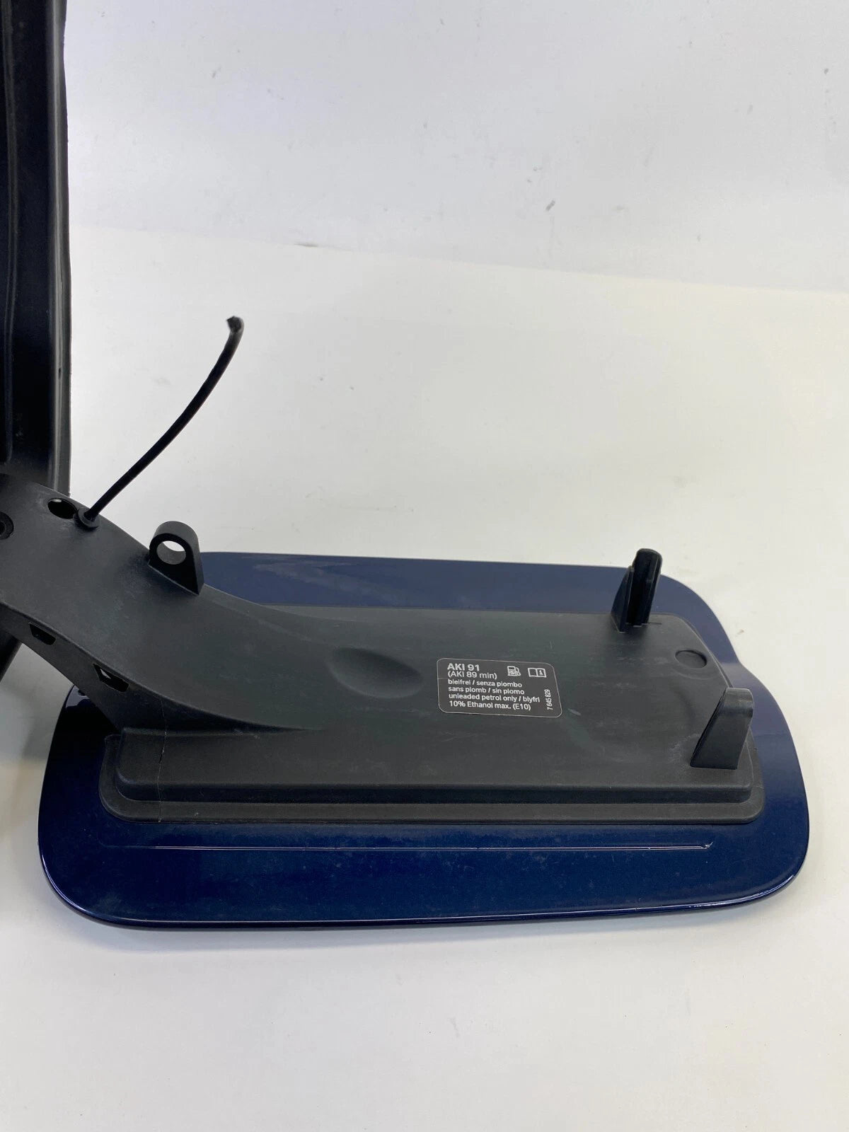 2011-2017 BMW X3 F25 FUEL FILLER DOOR GAS TANK COVER W/ ACTUATOR & POCKET OEM