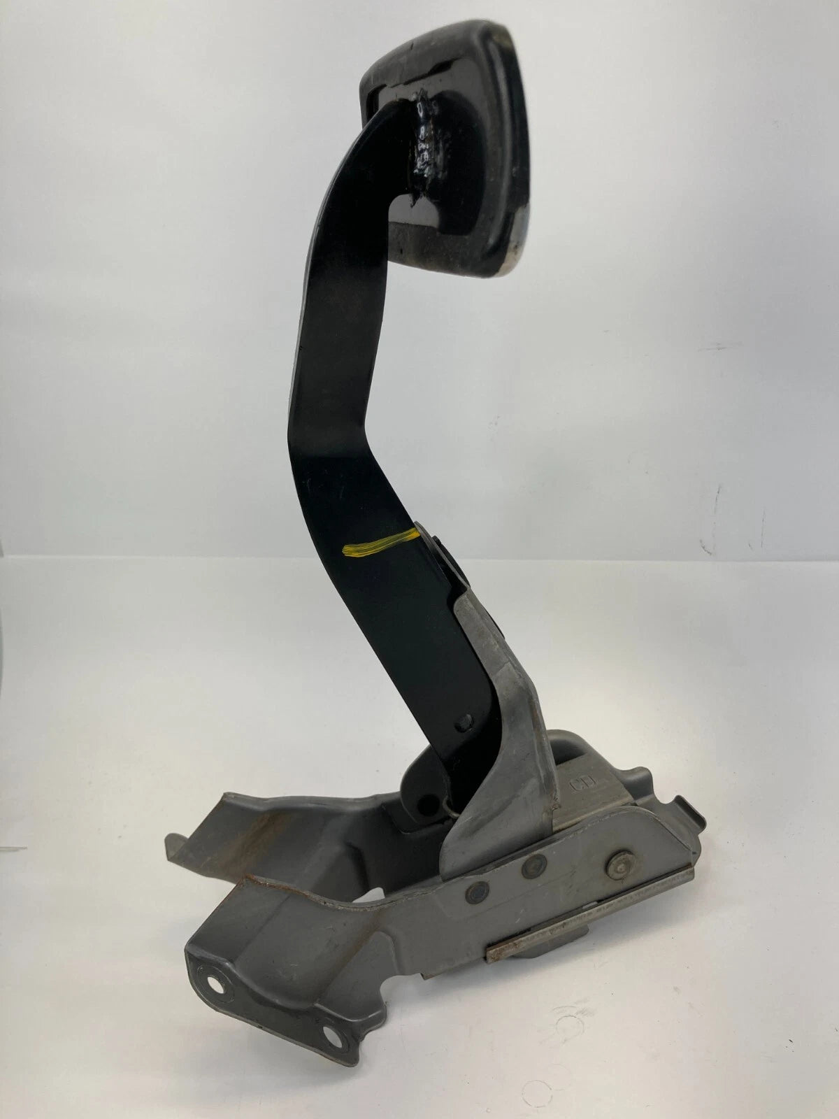 2003-2007 INFINITI G35 COUPE AUTOMATIC TRANS EMERGENCY BRAKE PEDAL PAD BRACKET