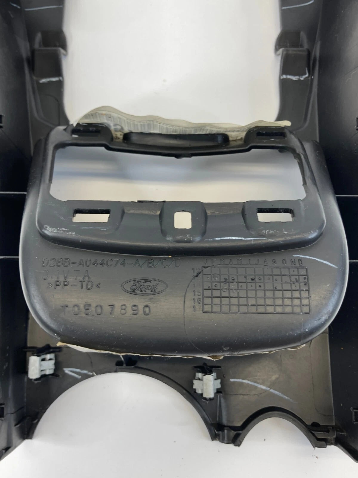 2014-2019 FORD FIESTA FRONT CENTER CONSOLE BEZEL TRIM COVER D2BB-A044C74-A OEM