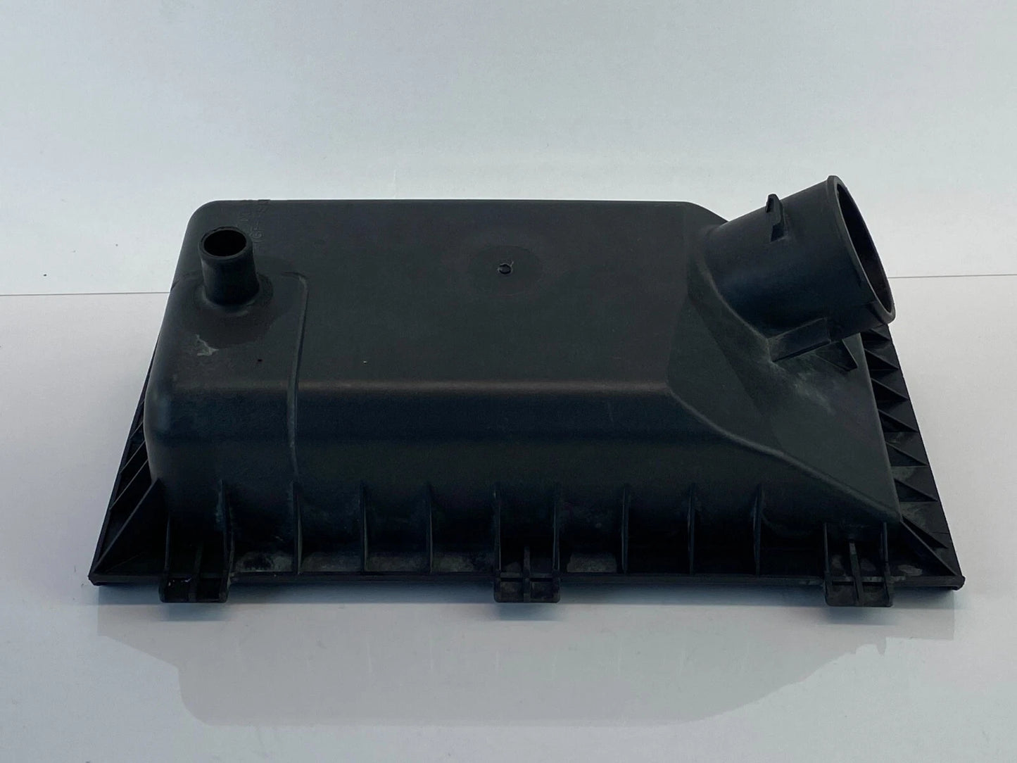 2007-2010 JEEP PATRIOT 2.4L UPPER AIR INTAKE CLEANER BOX FILTER COVER 04891700AB