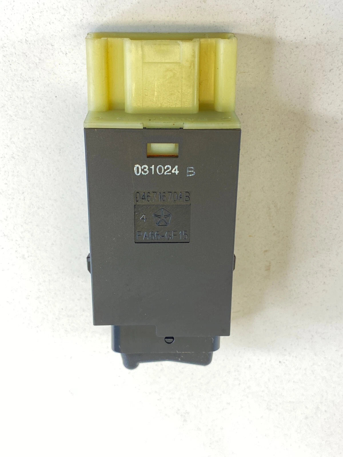 01 02 03 04 05 CHRYSLER PT CRUISER REAR DEFROST CONTROL SWITCH 04671670AB OEM