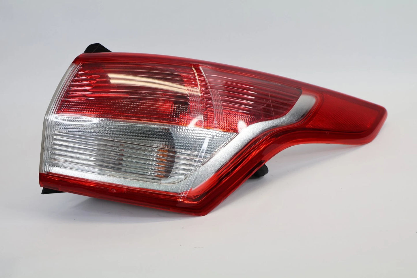 2013-2016 FORD ESCAPE RIGHT REAR OUTER TAILLIGHT LAMP UNIT VPCJ5X-13440-A