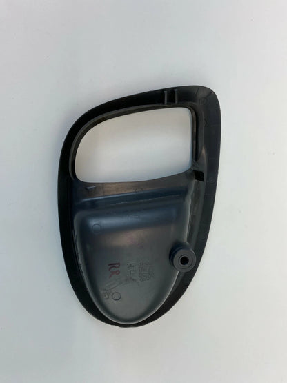 2002-2007 BUICK RENDEZVOUS REAR RIGHT SIDE INNER DOOR HANDLE BEZEL TRIM 825296
