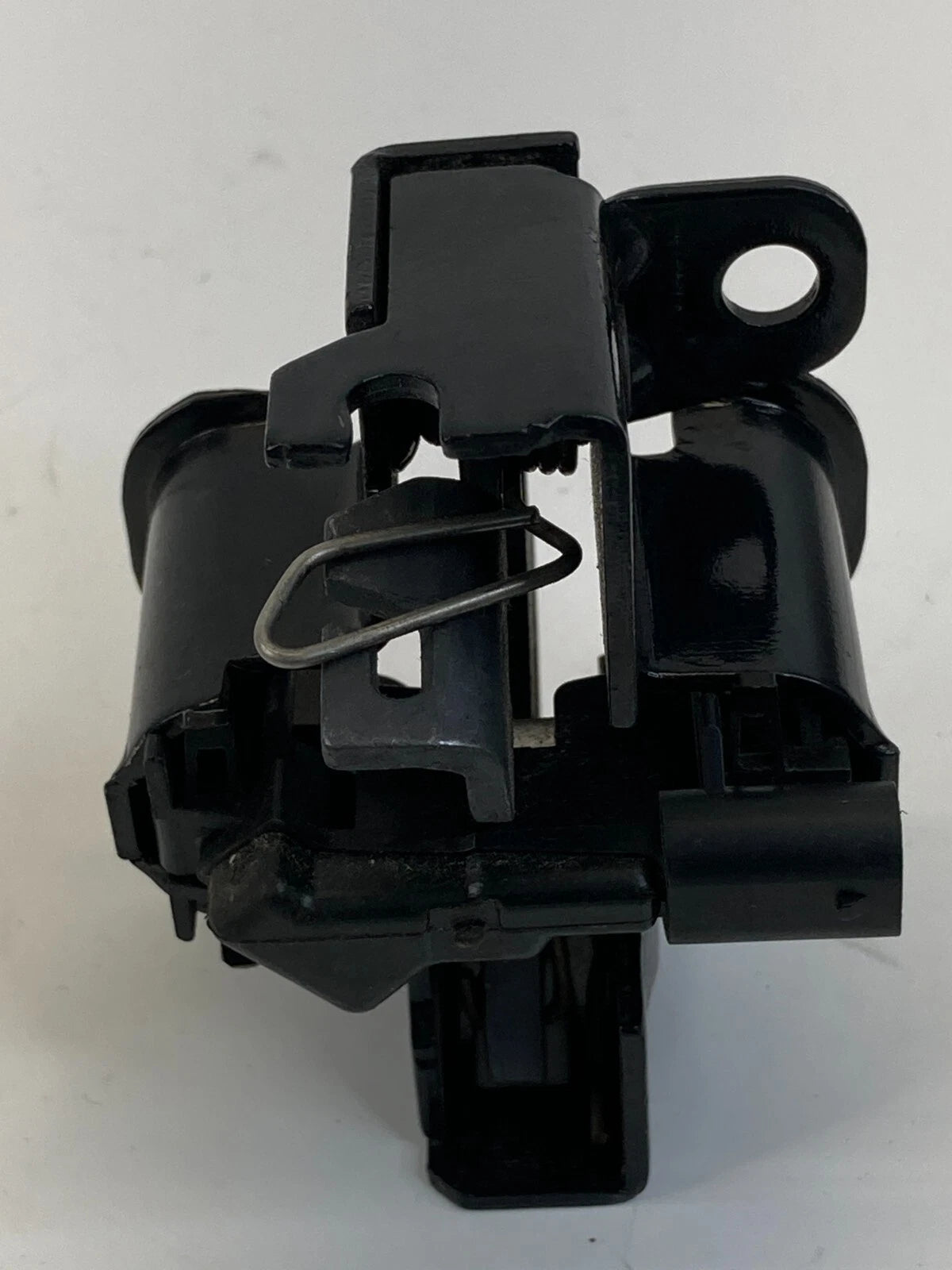 2006-2011 MERCEDES BENZ CLS500 RIGHT SIDE HOOD LOCK LATCH STRIKER 2198800060 OEM