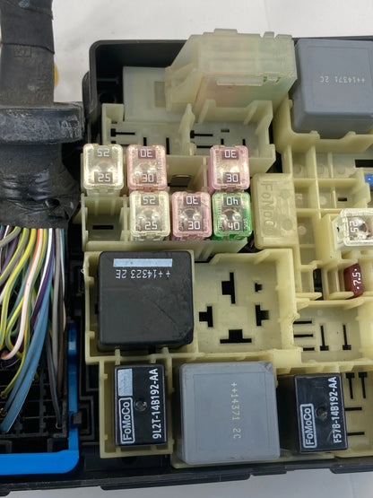 2013 2014 FORD FOCUS 2.0L L4 ENGINE COMPARTMENT JUNCTION FUSE BOX AV6T-14A142-AB