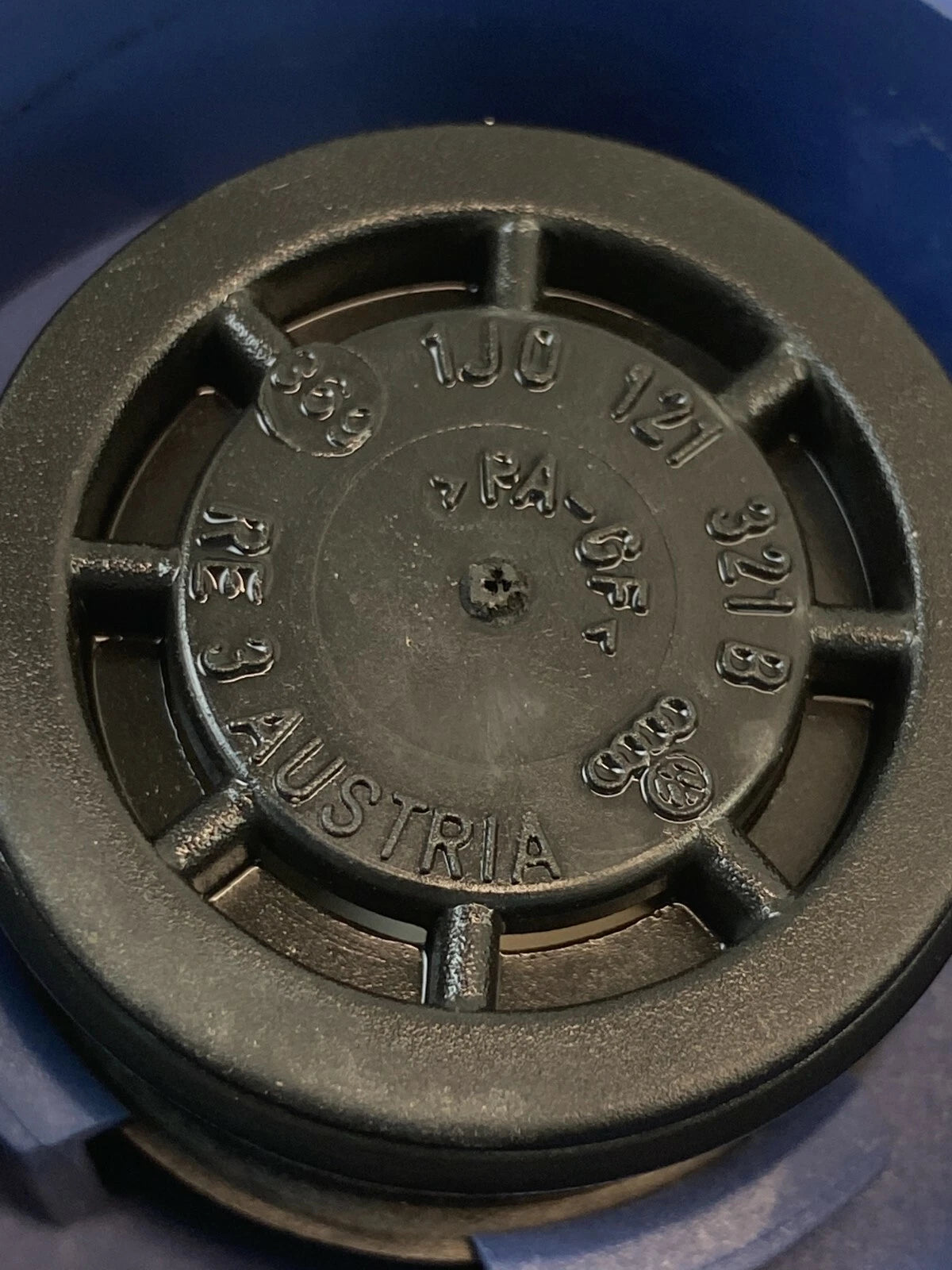 98-03 VW NEW BEETLE ENGINE COOLANT EXPANSION RADIATOR TANK LID CAP 1J0121321B