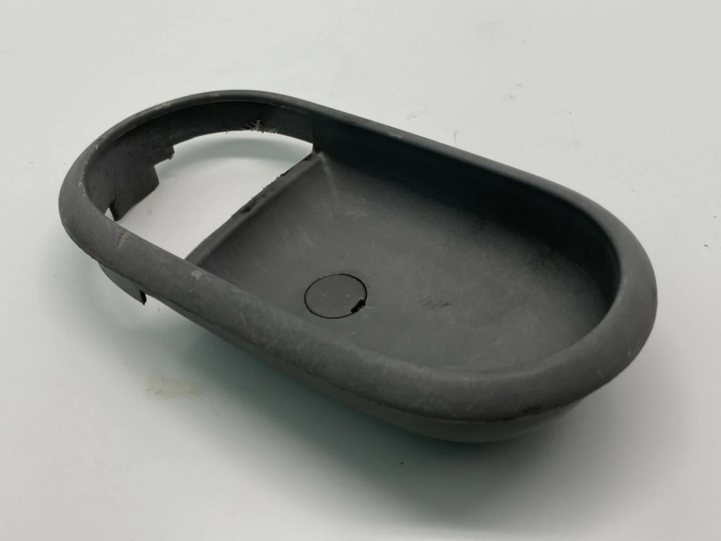 2004 2005 KIA SEDONA FRONT RH PASSENGER INSIDE DOOR HANDLE BEZEL OEM K53A58330