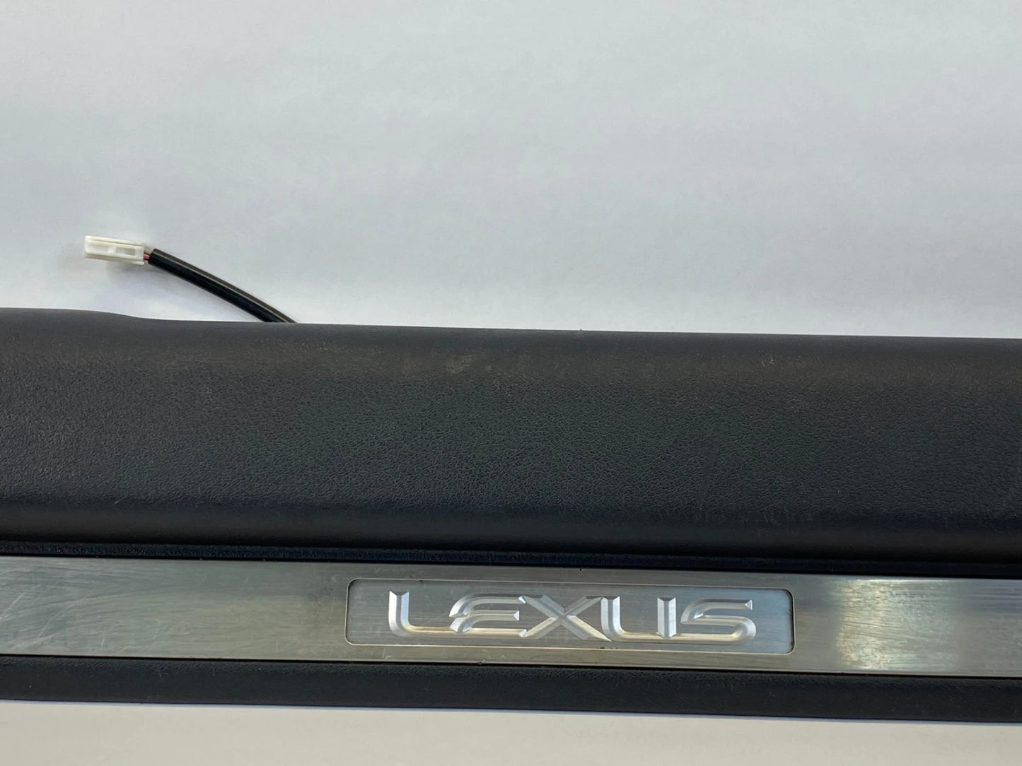 06-13 LEXUS IS250 FRONT RIGHT ILLUMINATED DOOR SILL SCUFF PLATE OEM 67910-53030