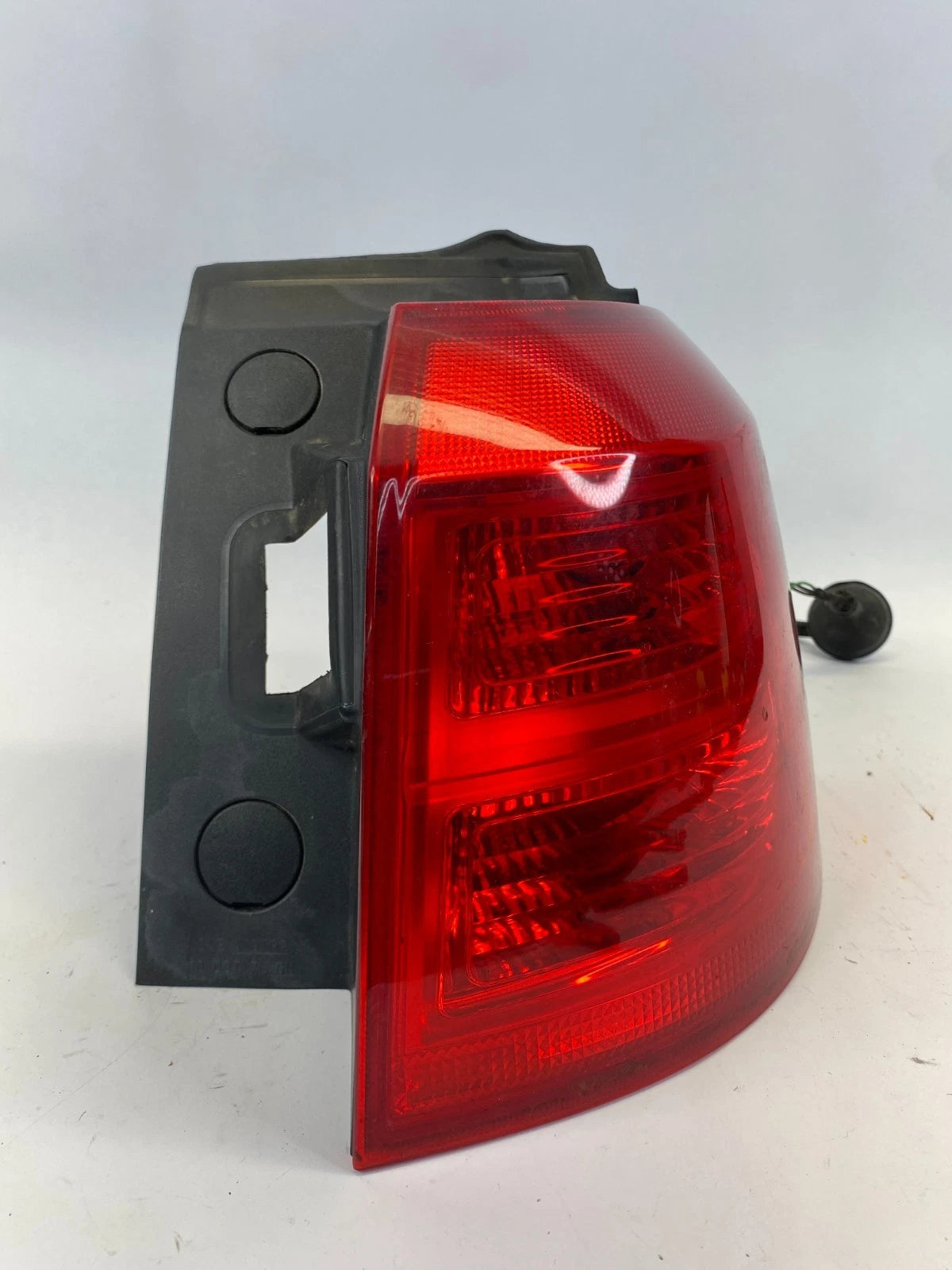 2010-2017 GMC TERRAIN REAR RIGHT RH SIDE OUTER TAILLIGHT TAIL LAMP ASSEMBLY OEM