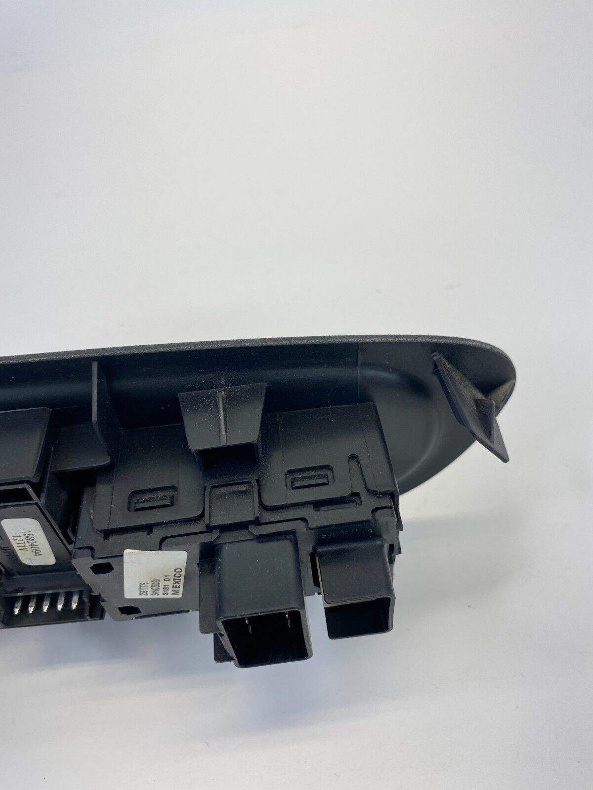 2009-2012 Chevrolet Traverse Front Right Side Door Power Window Switch w/ Bezel