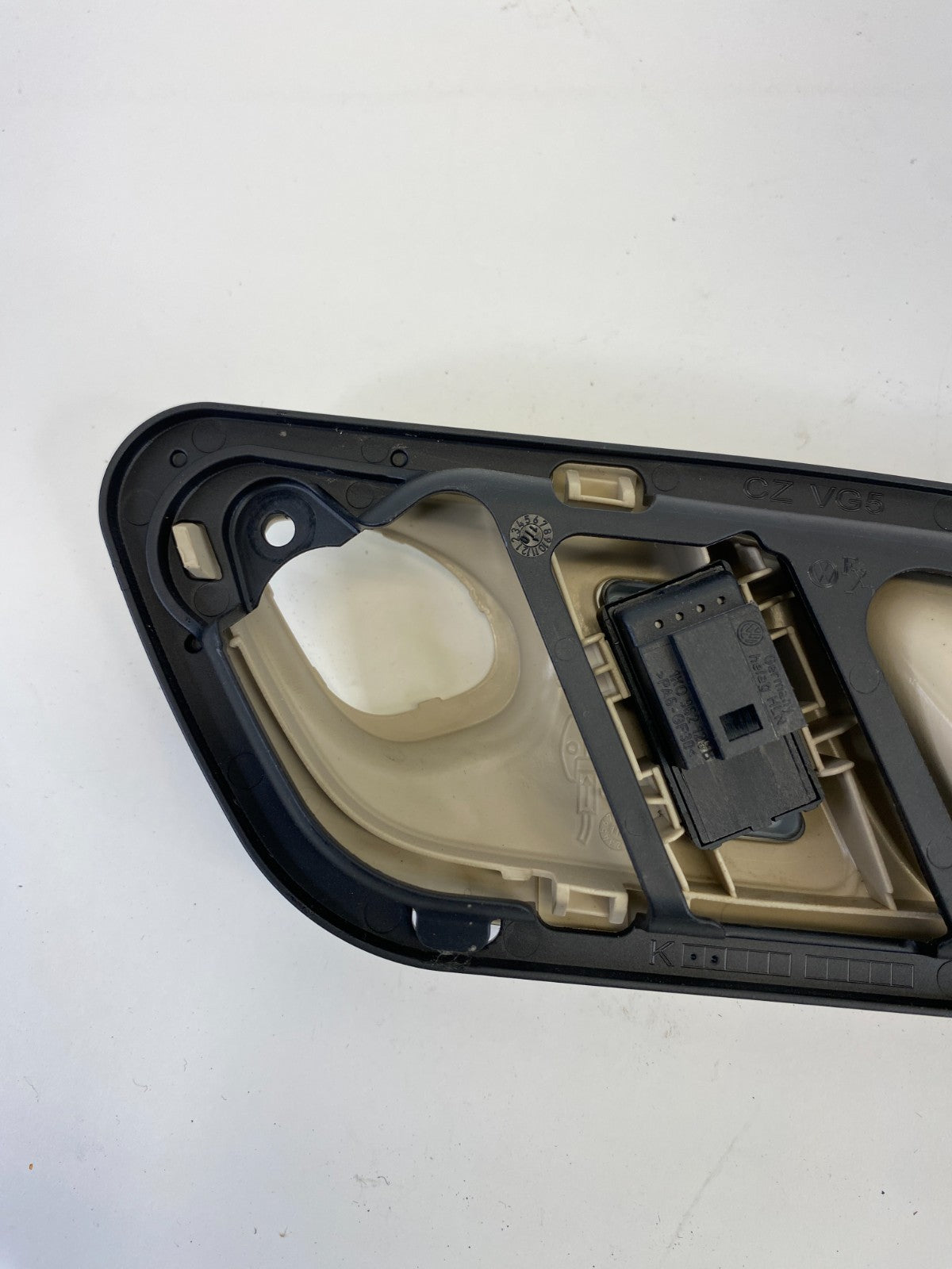 2009-2012 Volkswagen CC Front Left Side Interior Door Handle 3C8-837-113 OEM