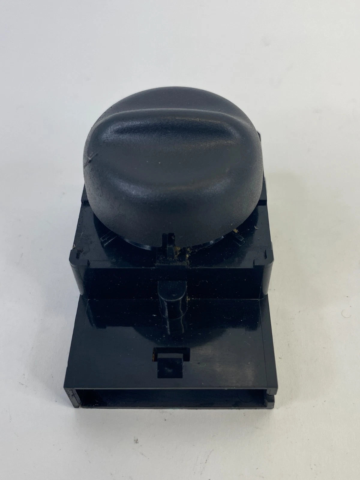 2009-2012 TRAVERSE ACADIA FRONT RIGHT PASSENGER SEAT LUMBAR SWITCH 25948854