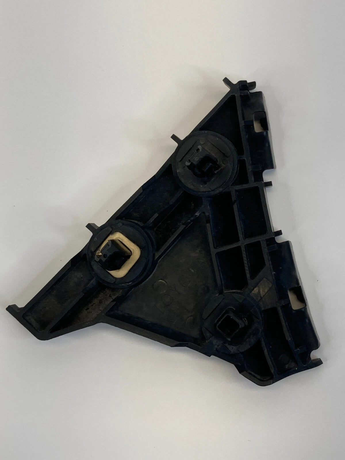 07-11 TOYOTA CAMRY REAR LEFT SIDE BUMPER SUPPORT BRACKET RETAINER 52576-06030