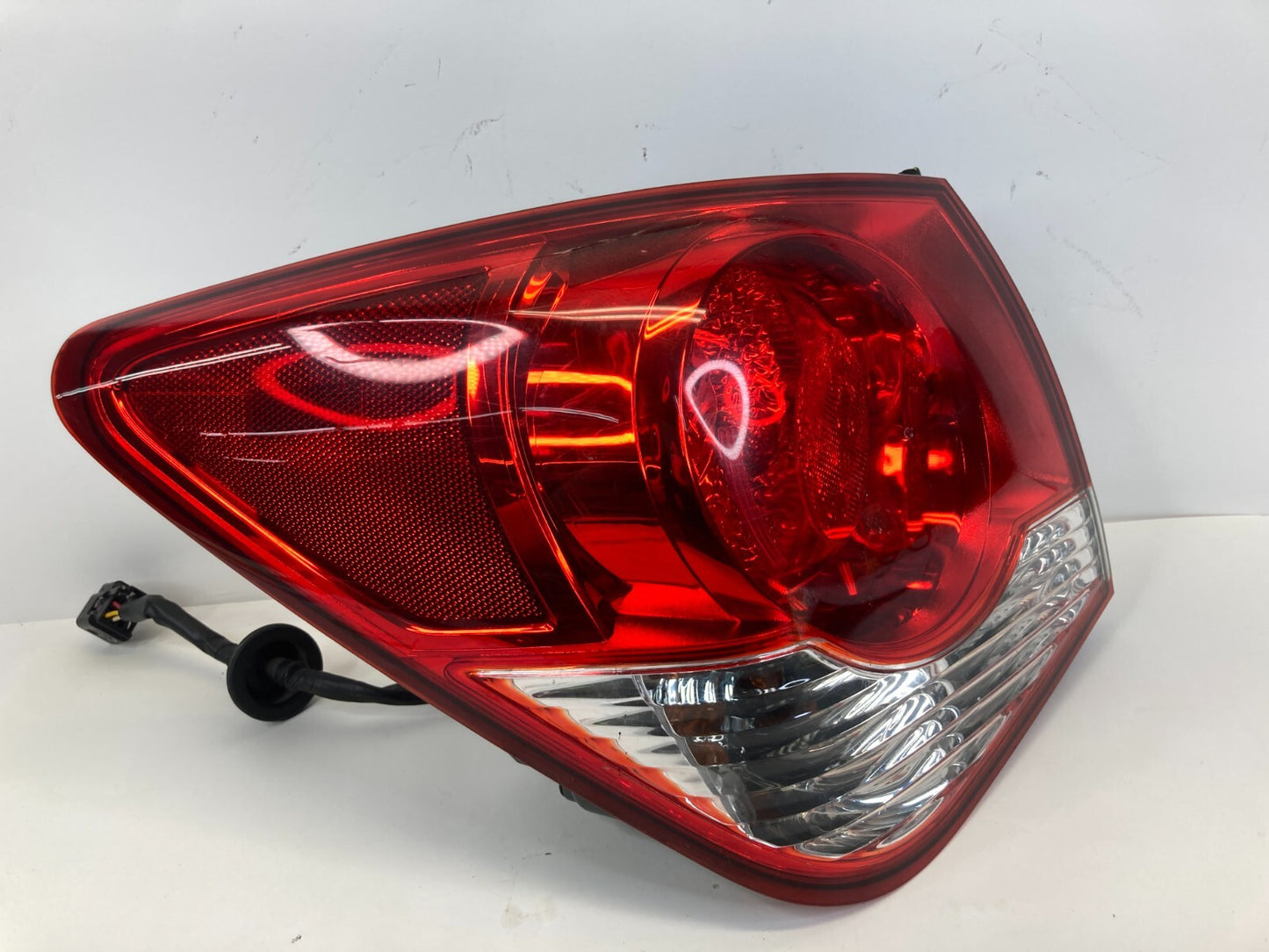 2011-2016 Chevrolet Cruze Sedan Left Driver LH Outer Taillight Tail Light Lamp