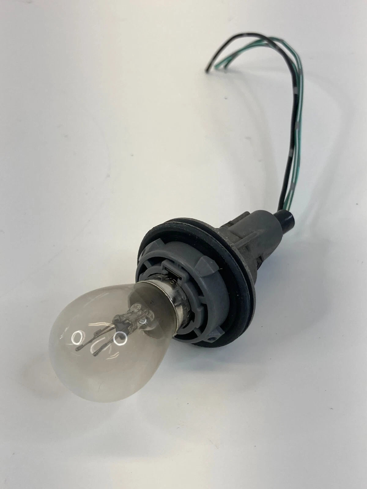 2000 2001 MAZDA MPV FRONT RIGHT HEADLIGHT TURN SIGNAL LAMP BULB SOCKET PIGTAIL