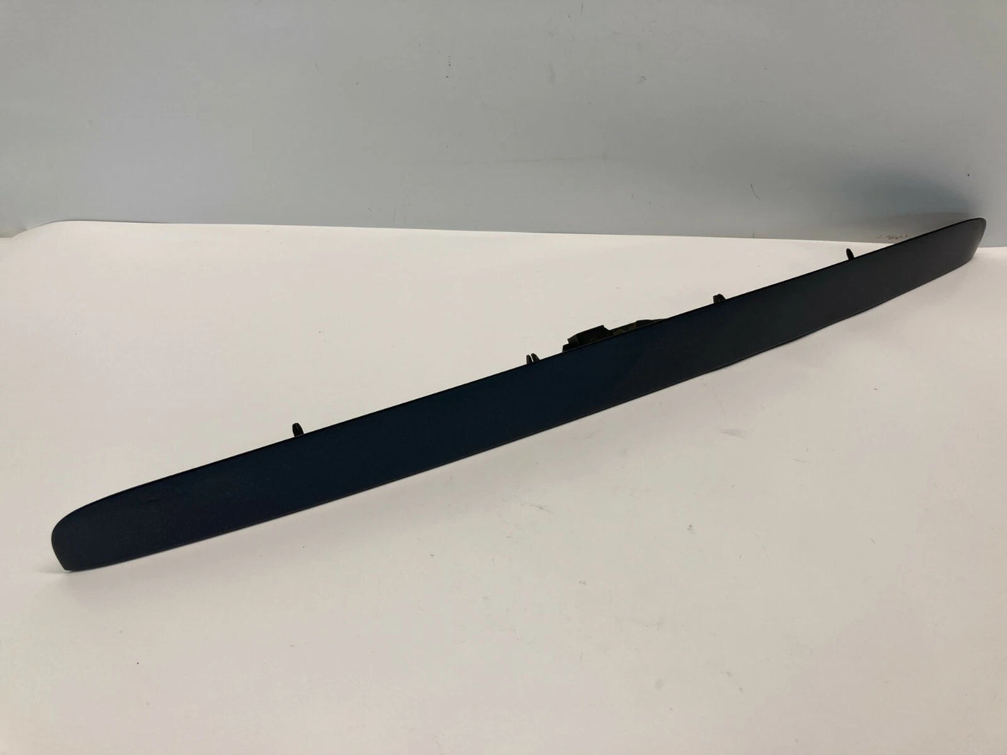04-07 VOLVO S40 TRUNK LID LICENSE PLATE HANDLE BEZEL TRIM MOLDING 30699681 BLUE