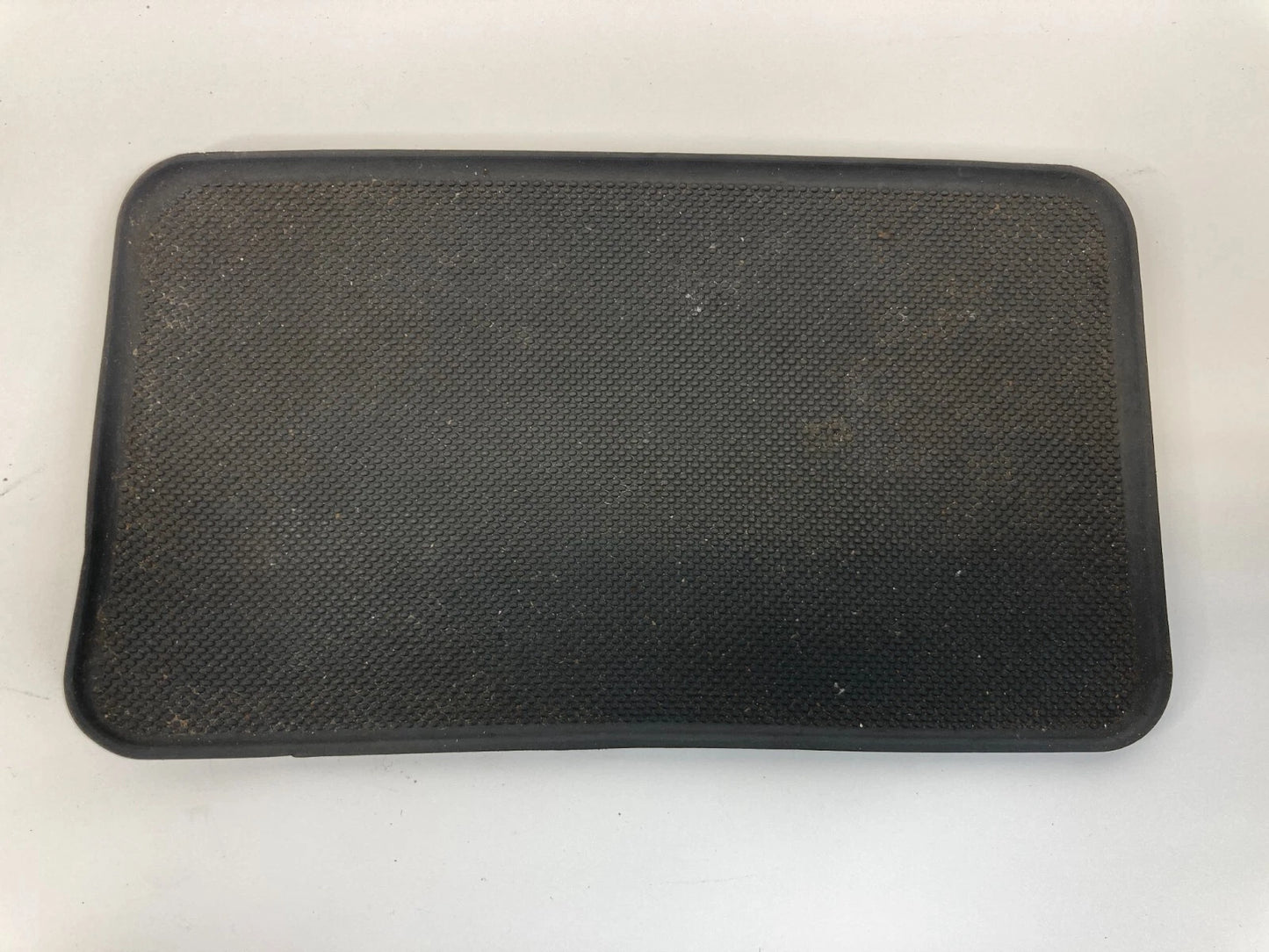2003 04 05 2006 KIA SORENTO RUBBER DASH MAT INSERT PANEL COVER ASSEMBLY OEM