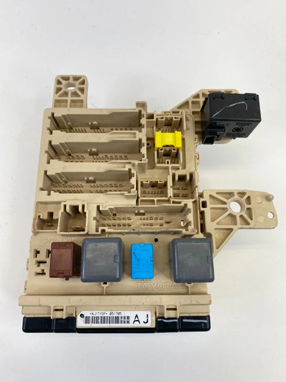 2004-2006 TOYOTA SIENNA 3.3L INTERIOR CABIN DASH FUSE RELAY JUNCTION BOX OEM