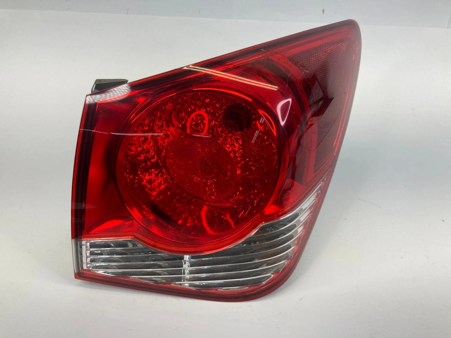 2011-2016 CHEVROLET CRUZE REAR RIGHT PASSENGER OUTER TAILLIGHT TAILLAMP ASSY OEM