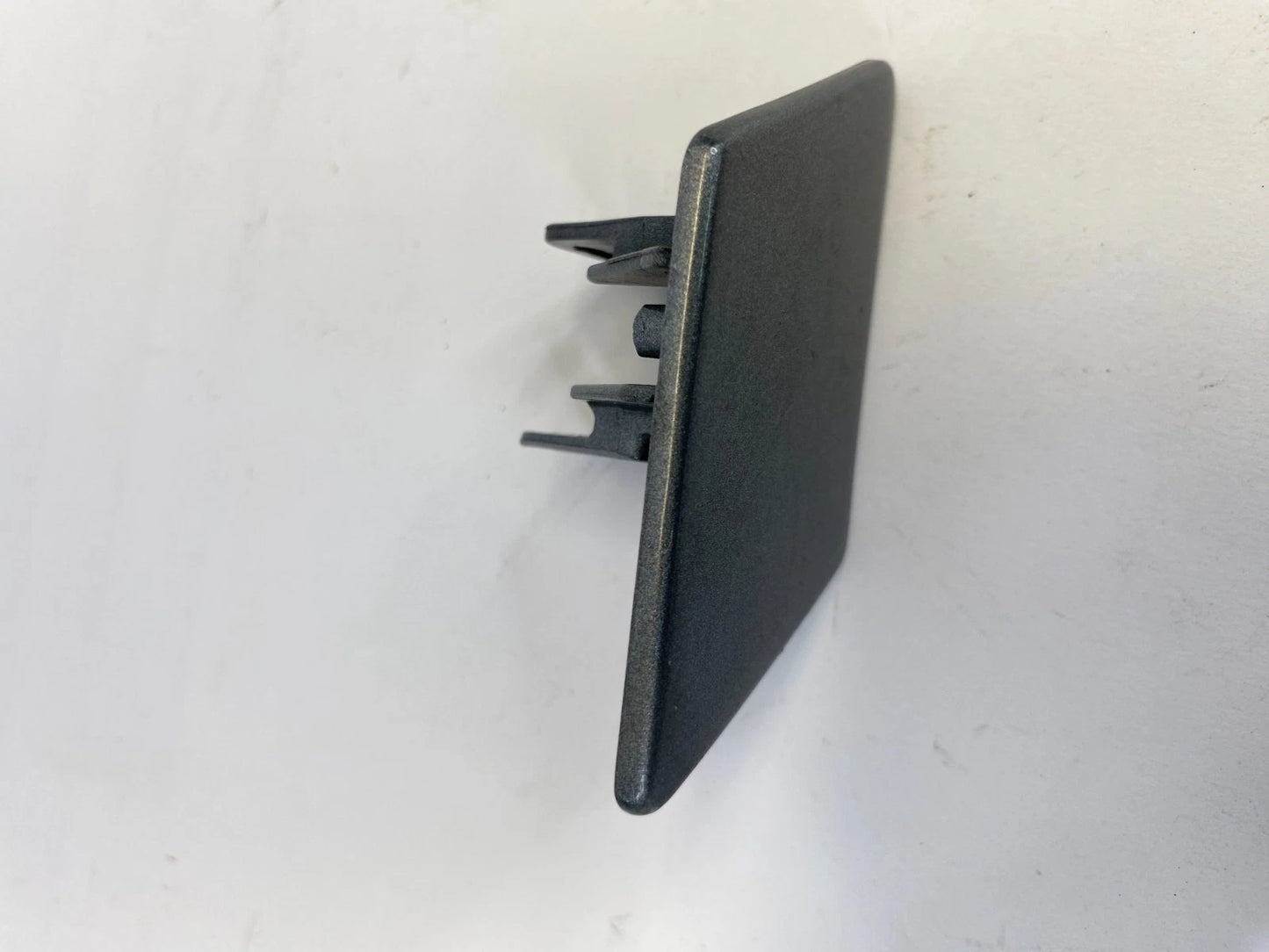 2009-2012 BMW 3 SERIES E90 E91 BUMPER FRONT RIGHT HEADLIGHT WASHER COVER CAP OEM