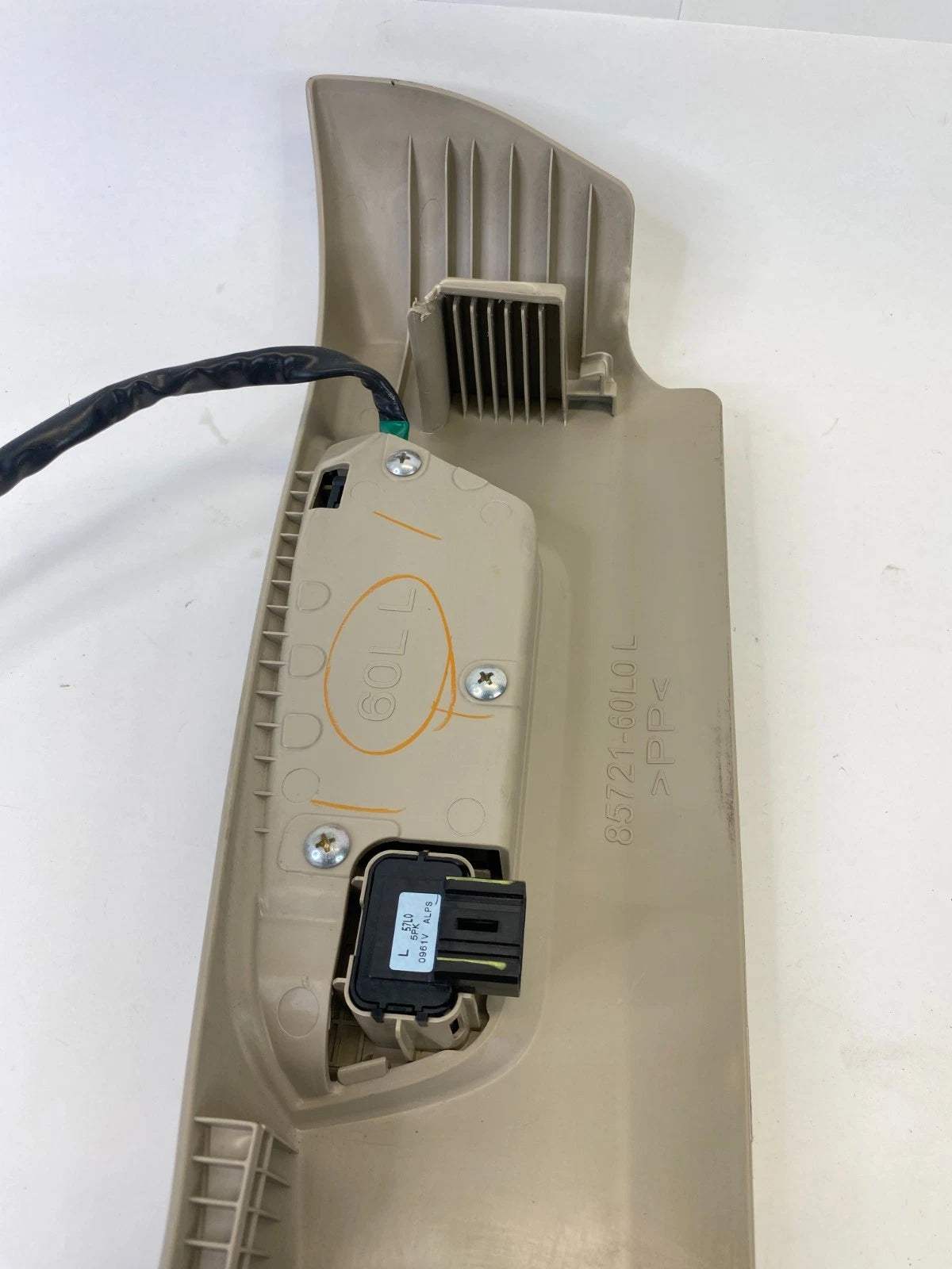 2010-2013 SUZUKI KIZASHI FRONT LEFT DRIVER SEAT SWITCH MEMORY OEM 85721-60L0