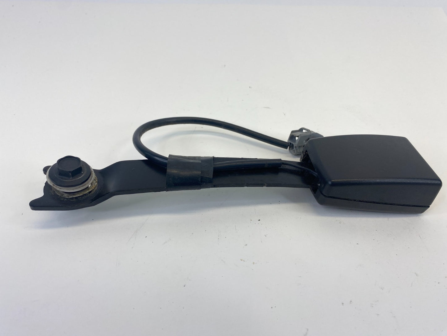 2010-2012 Buick Enclave Front Right Passenger Side Seat Belt Buckle 6167966 OEM