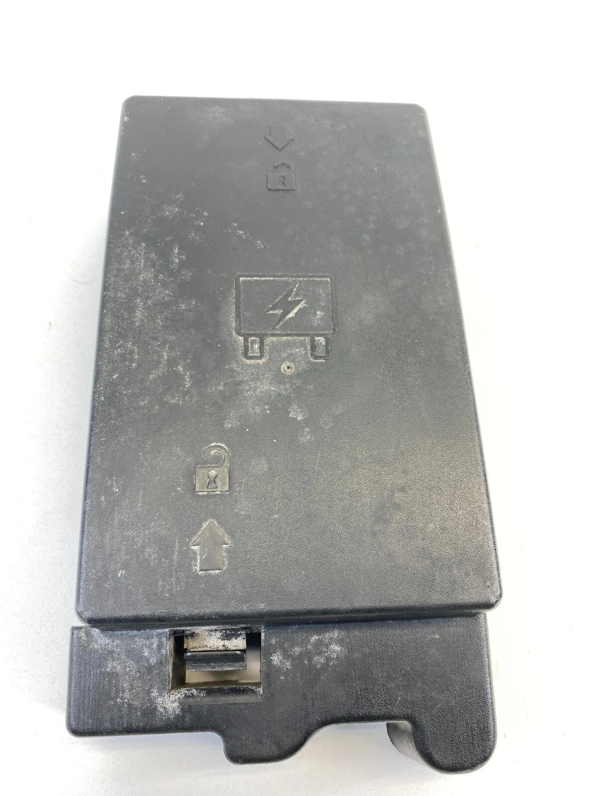 2006 GMC ENVOY 4.2L L6 ENGINE COMPARTMENT UPPER FUSE BOX CAP COVER LID 15141562