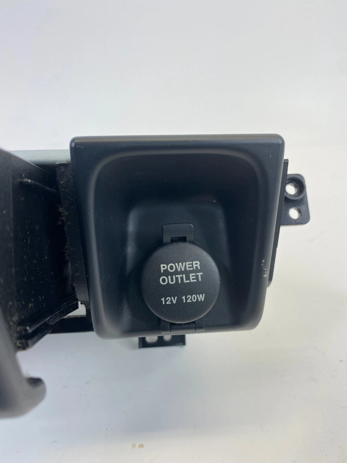 2009-2011 KIA BORREGO FRONT CENTER CONSOLE ASH TRAY POWER OUTLET OEM 8845502J000