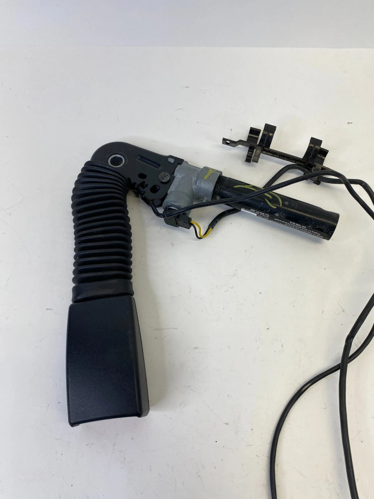 07-12 MINI COOPER FRONT RH PASSENGER SEAT BELT BUCKLE TENSIONER 610183700F OEM