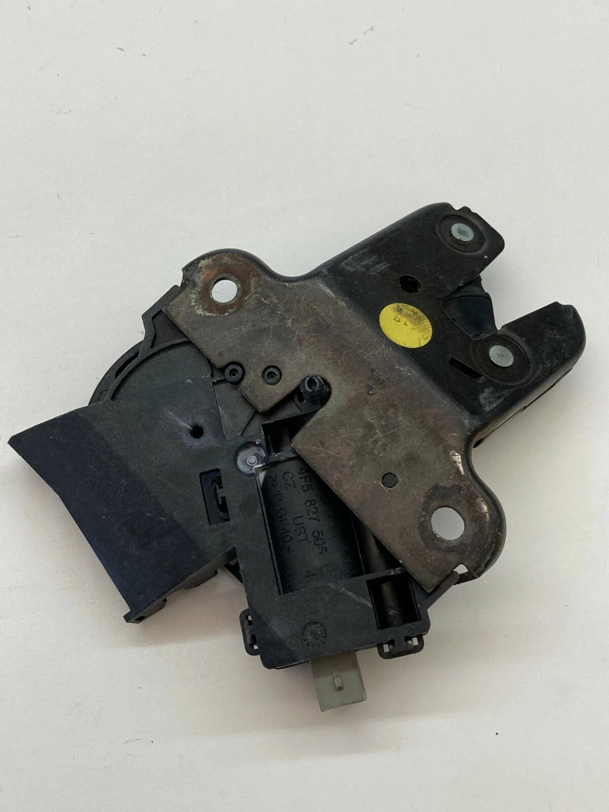2006-2010 VOLKSWAGEN PASSAT SEDAN REAR TRUNK LID LOCK LATCH ACTUATOR 4F5827505