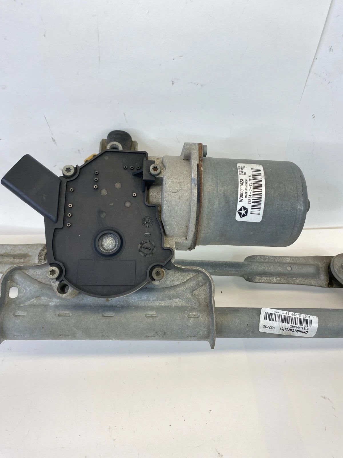 2008-2020 DODGE GRAND CARAVAN FRONT WINDSHIELD WIPER MOTOR W/ LINKAGE W000011423