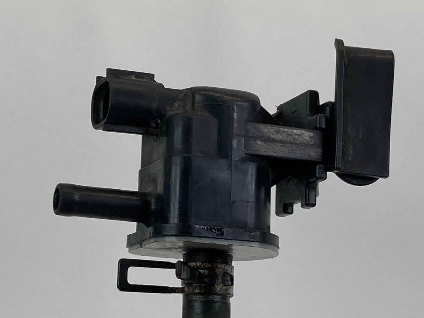 2009 2010 TOYOTA MATRIX VAPOR CANISTER PURGE SOLENOID VALVE SWITCH OEM