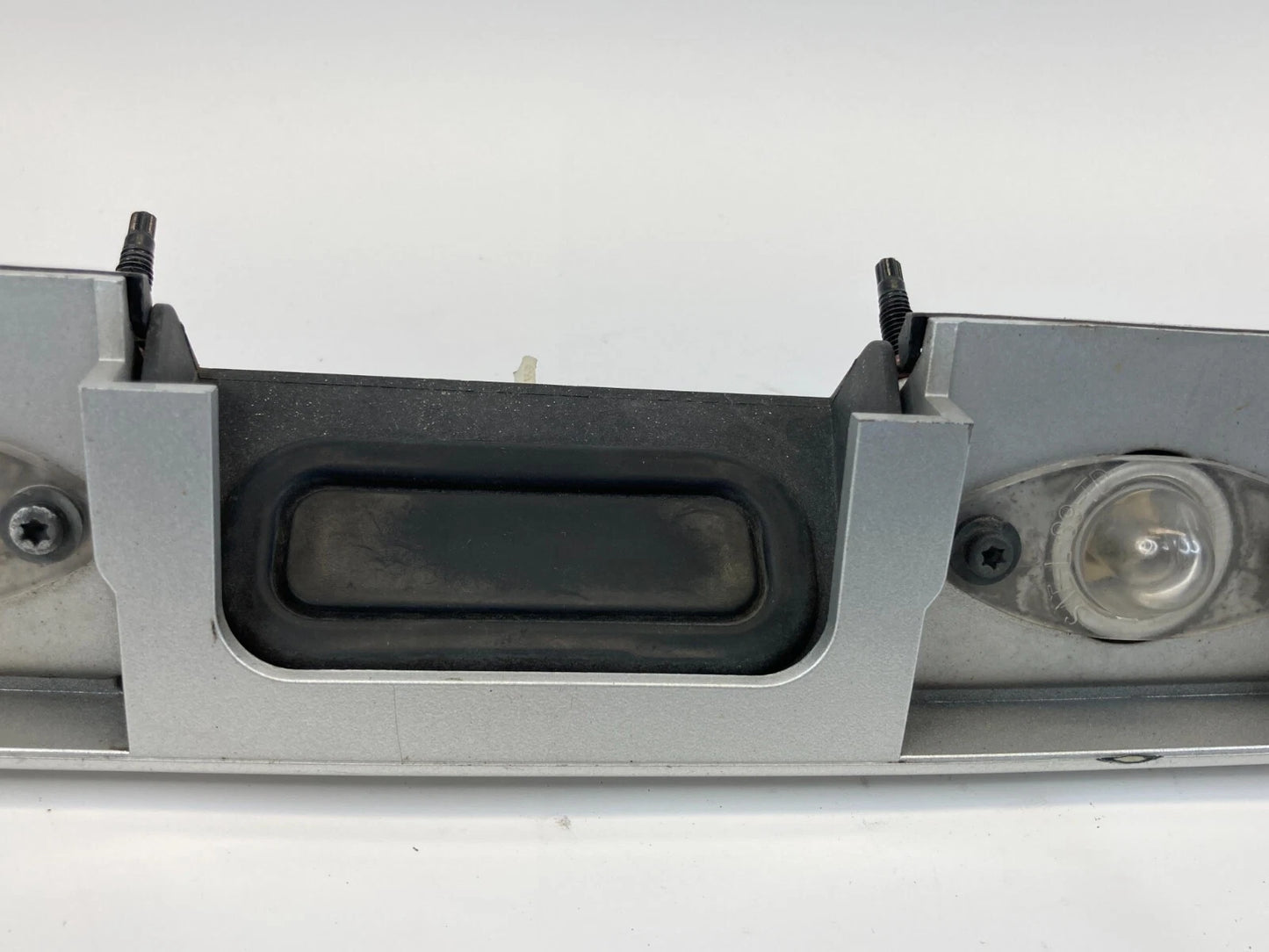 08-17 BUICK ENCLAVE LIFTGATE TRUNK LICENSE FINISH PANEL MOLDING W/ CAMERA OEM