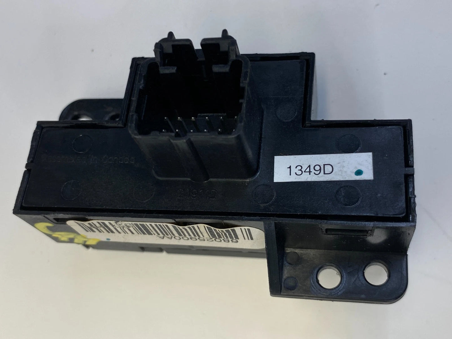 2009 2010 CHRYSLER 300 HAZARD WARNING LIGHT CONTROL SWITCH 68025900AA