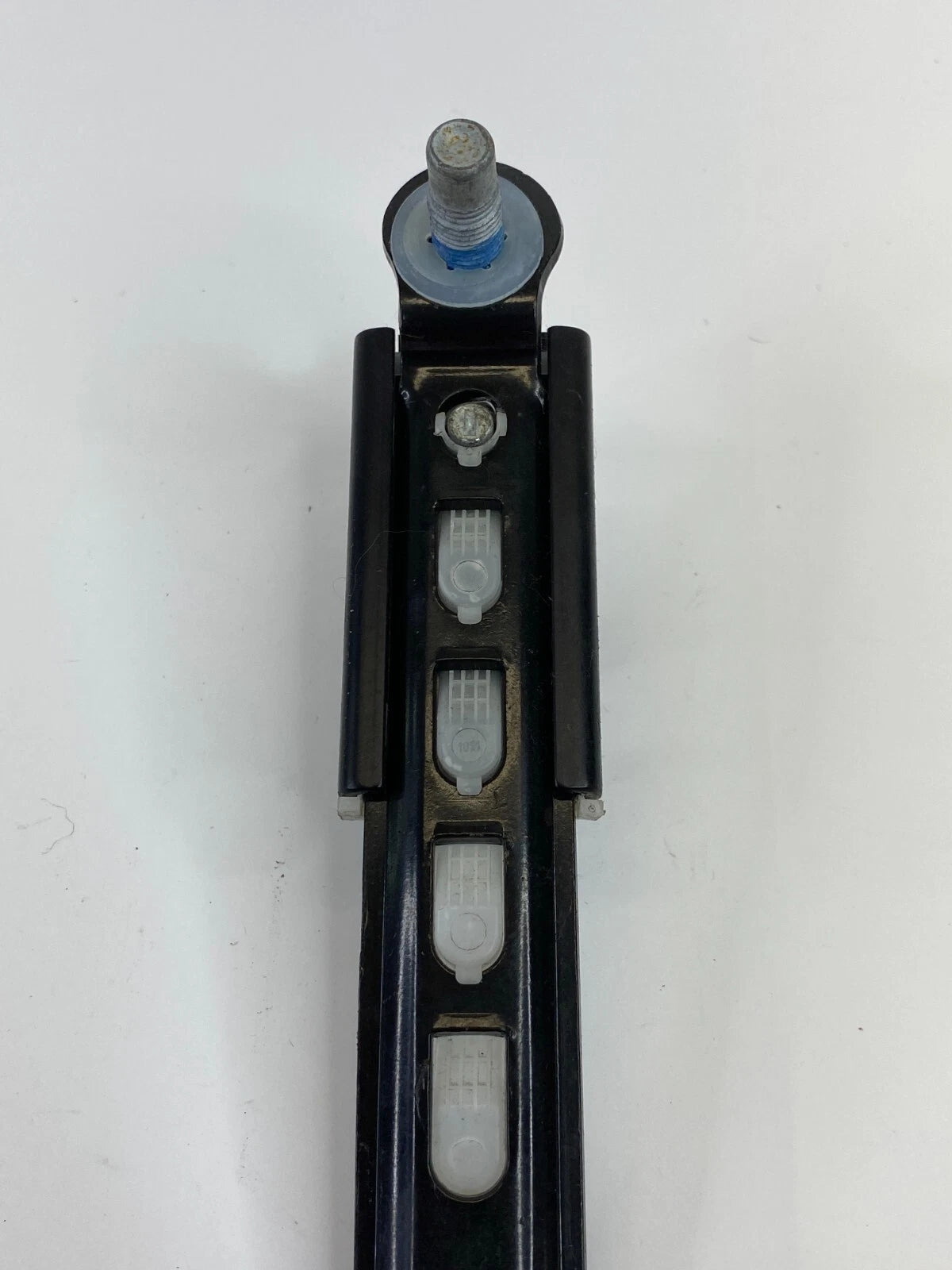 2007-2010 DODGE NITRO FRONT RIGHT SIDE SEAT BELT HEIGHT ADJUSTER 52029356AC OEM