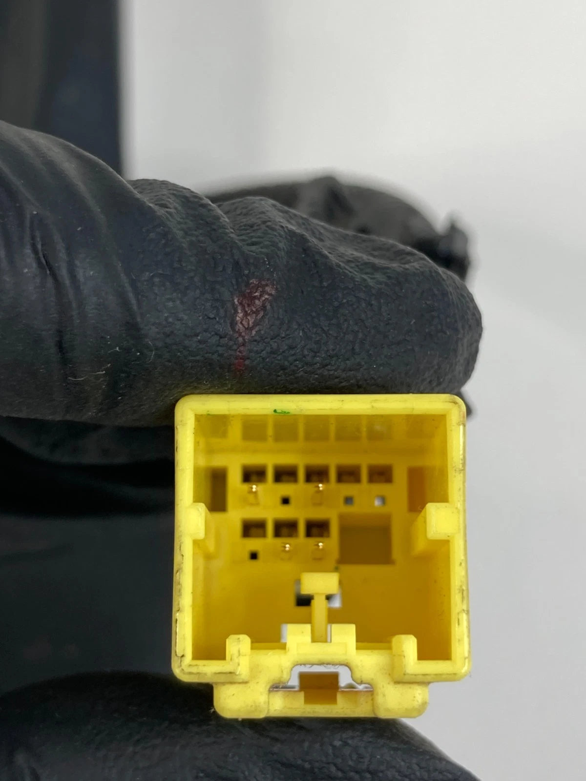 2011-2015 HYUNDAI SONATA DRIVER LEFT FRONT SEAT BELT BUCKLE RECEIVER ASSY OEM