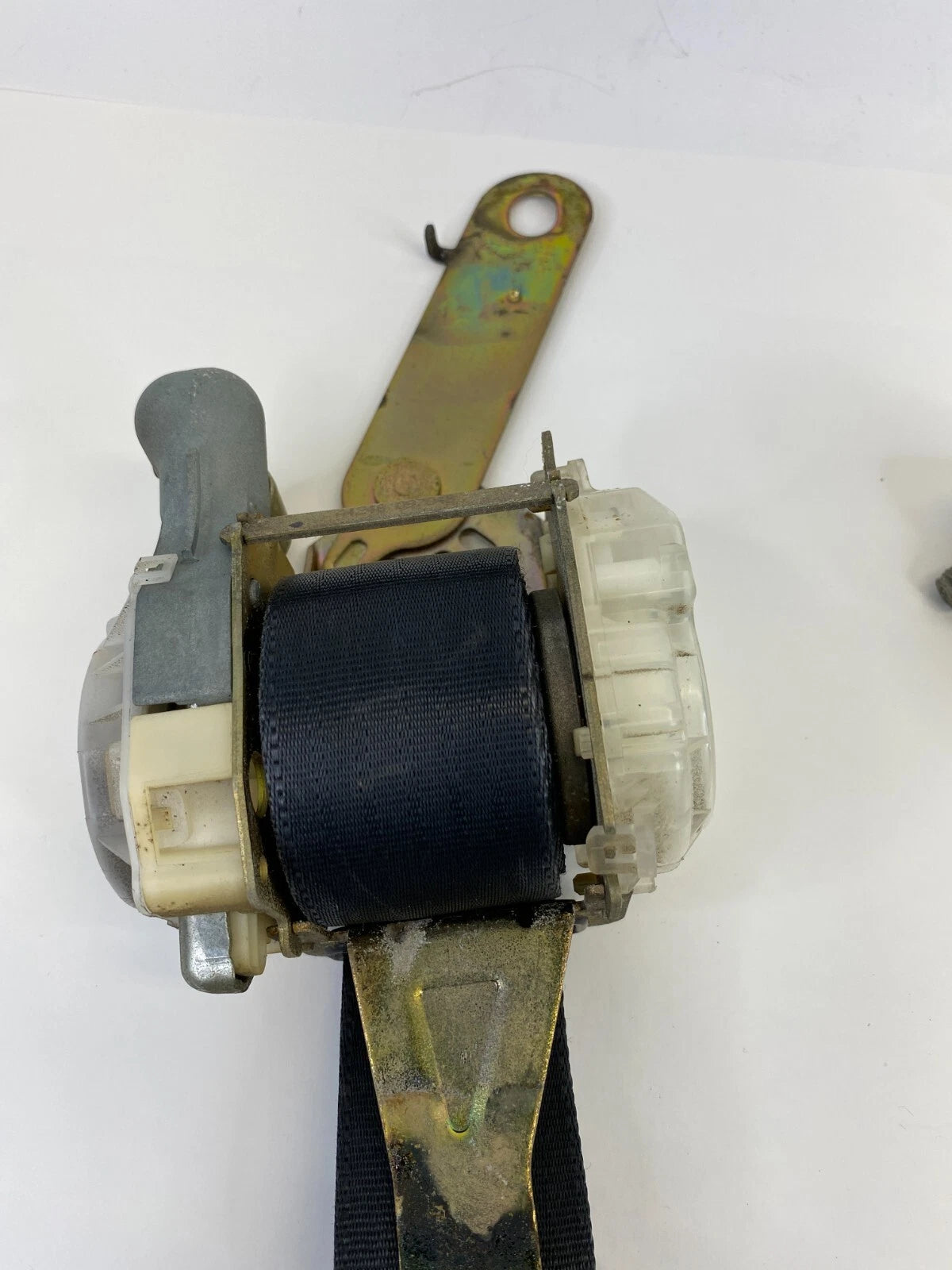 2005 2006 05 06 NISSAN ALTIMA FRONT RIGHT PASSENGER SIDE SEAT BELT RETRACTOR OEM