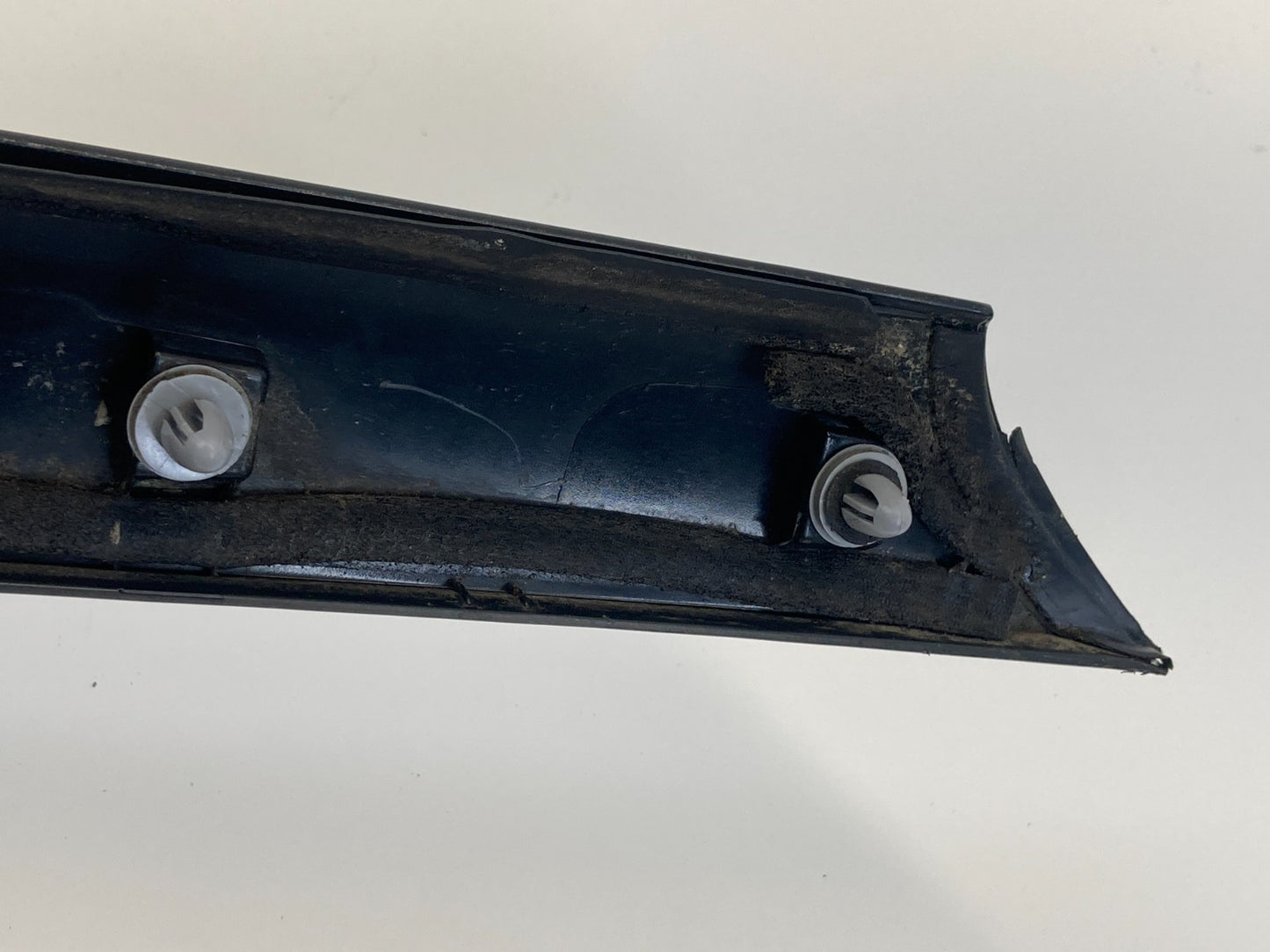 2014-2019 Kia Soul Front Right Side Windshield Molding 86181-B2000 OEM