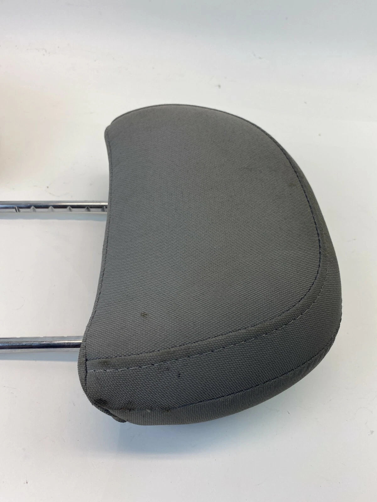 2008-2010 SATURN VUE FRONT SEAT HEADREST LEFT & RIGHT HEAD REST SET OEM