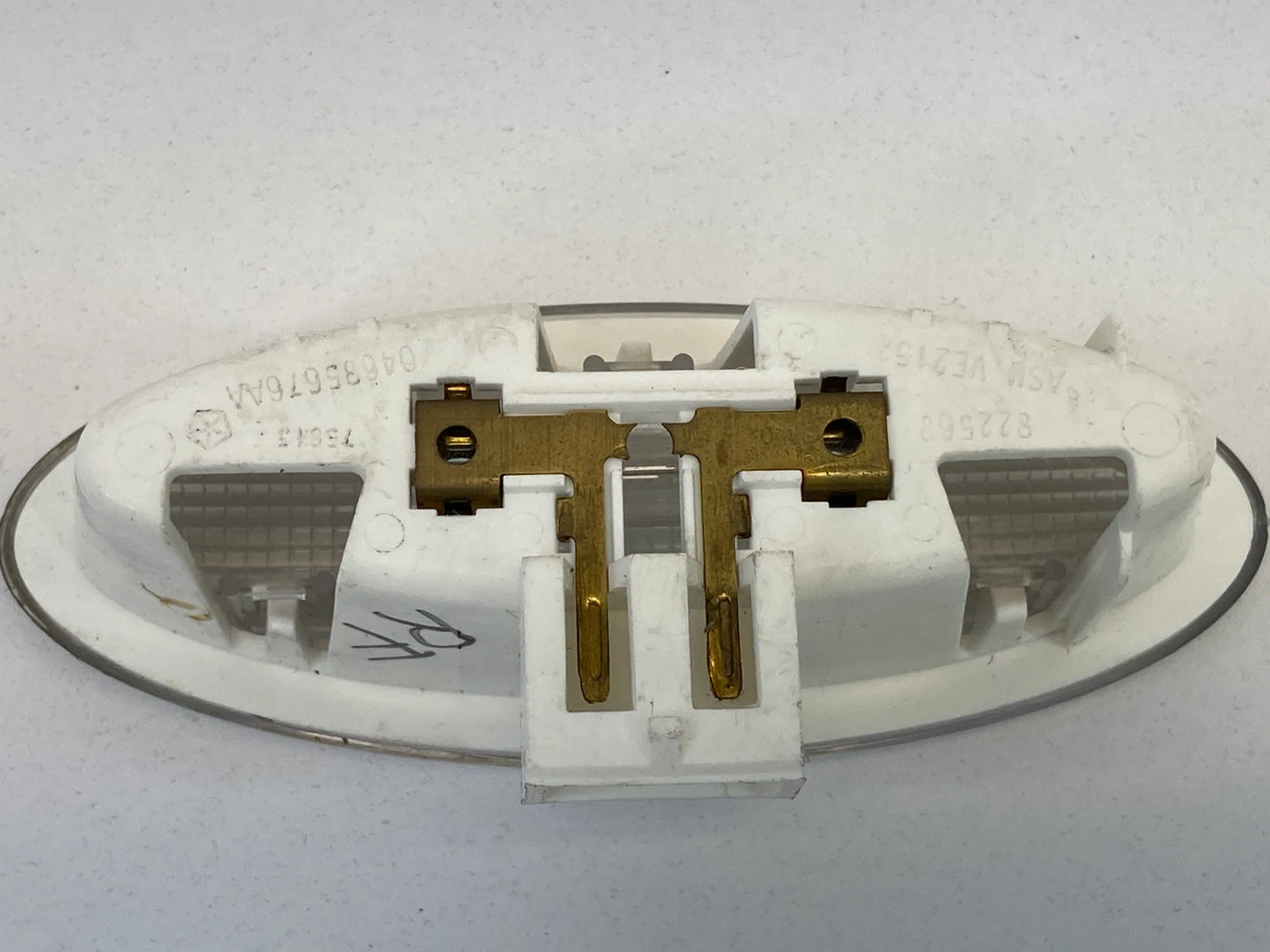 01-08 CHRYSLER TOWN & COUNTRY FRONT RIGHT DOOR LIGHT COURTESY LAMP 04685676AA