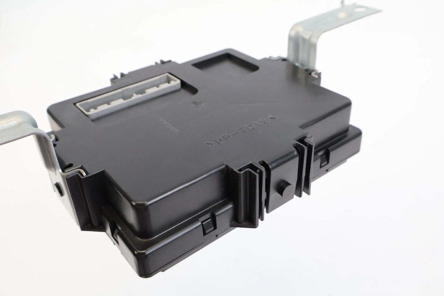 2010-2013 SUZUKI KIZASHI BODY CONTROL MODULE COMPUTER UNIT BCM BCU 39540-57L00