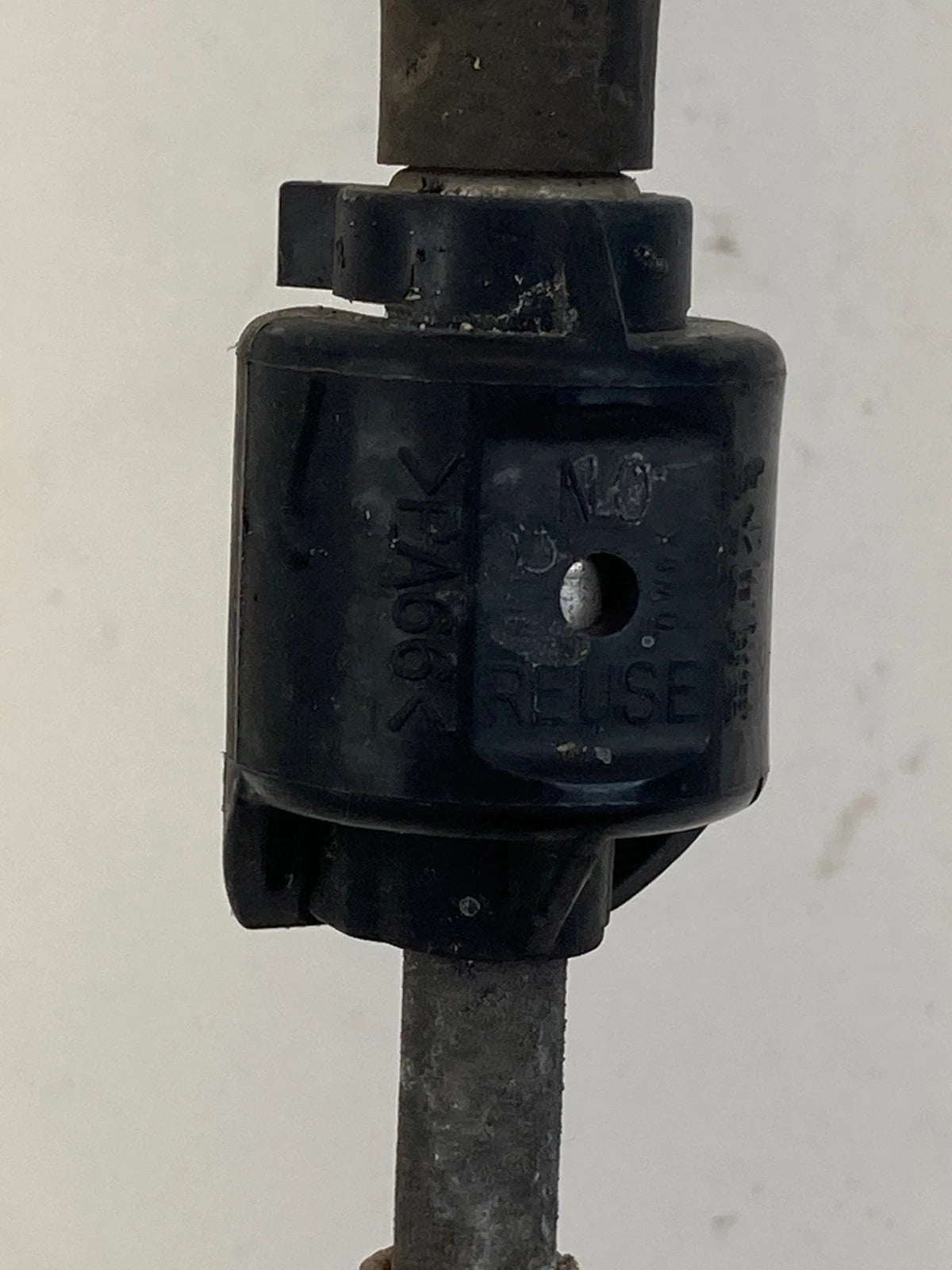 10-15 Toyota Prius 1.8L L4 AT Engine Fuel Injection Pipe Rail W/ Injectors OEM