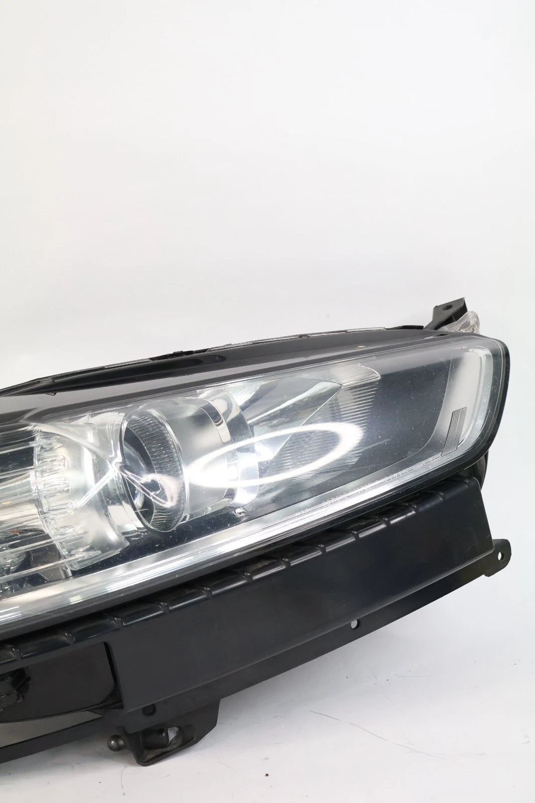 2013-2016 FORD FUSION FRONT RIGHT PASSENGER HEADLIGHT HEADLAMP HALOGEN OEM